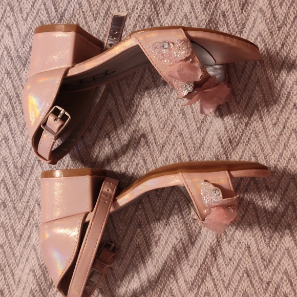 Girl butterfly shoes - Picture 2 of 3